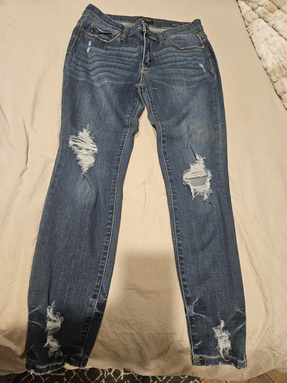 Judy Blue Ripped Skinny Jeans in Medium Blue Wash SIZE 13